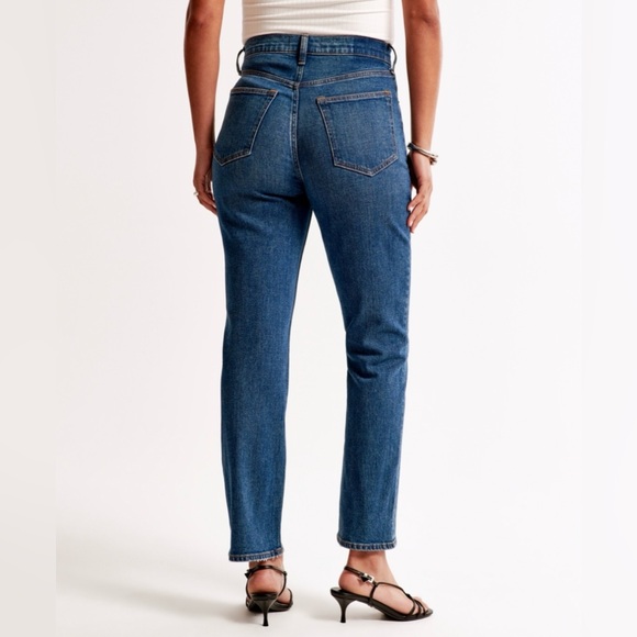 Abercrombie Women's Curve Love Ultra High Rise Ankle Straight Jean 27 Short - Picture 4 of 8